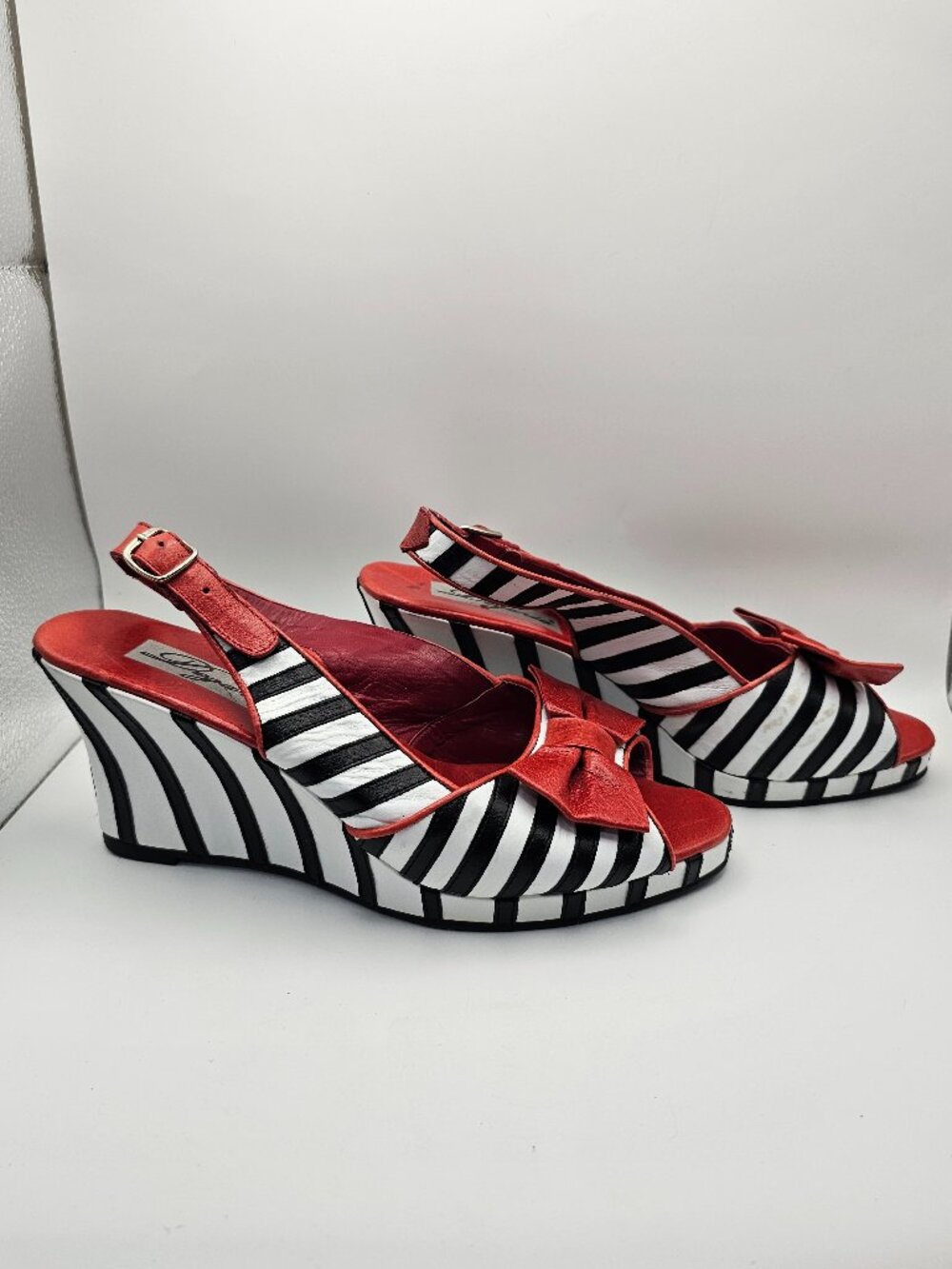 Dezario Red Bow Slingback Striped Wedge Sandals – Made in Brazil – Size 8 - Picture 3 of 6